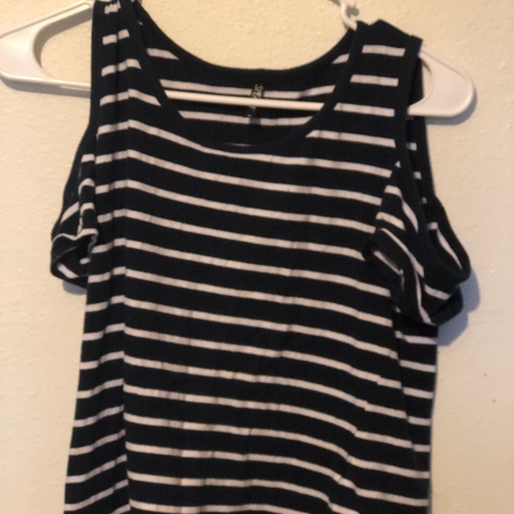 Dark blue and white striped crop top - Picture 4 of 4